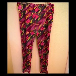 Sport Essentials patterned leggings.